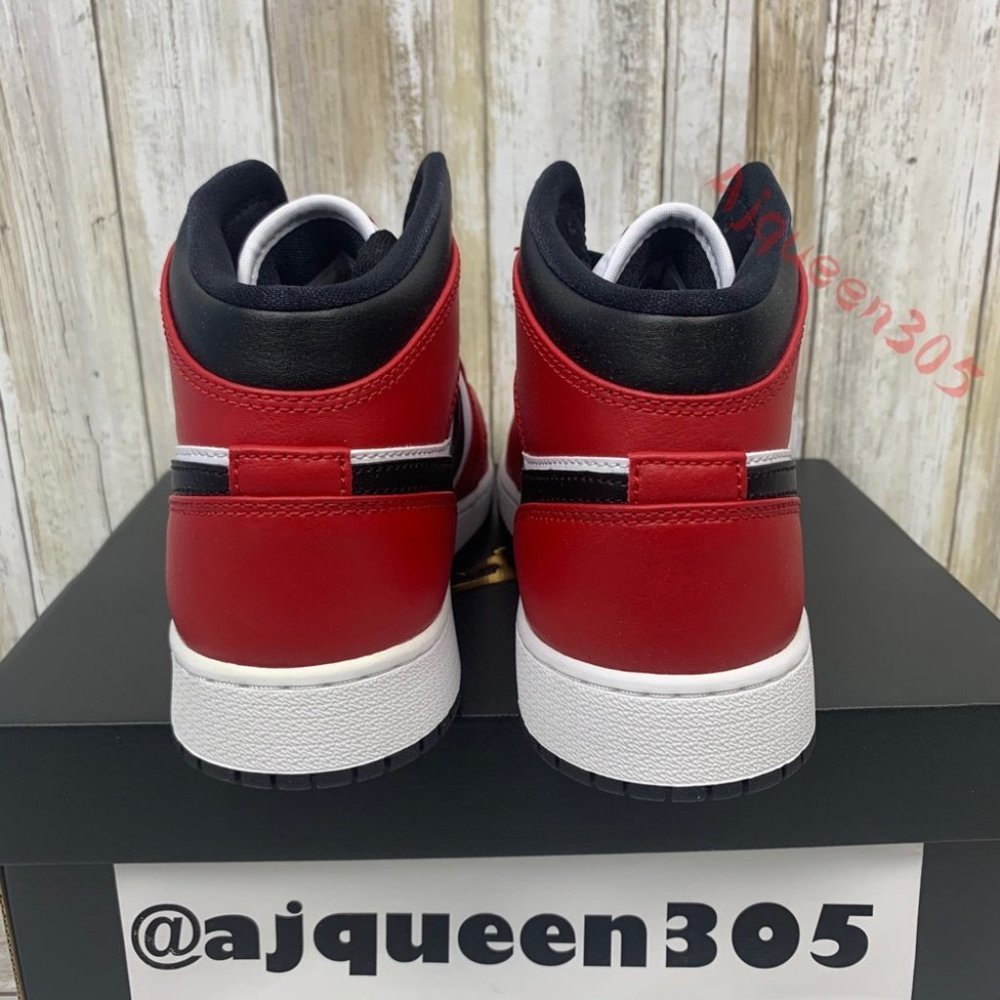Air Jordan 1 Mid Chicago Toe GS - Picture 5 of 6